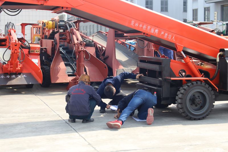 地面不平選履帶，永力通履帶扒渣機(jī)穩(wěn)如泰山