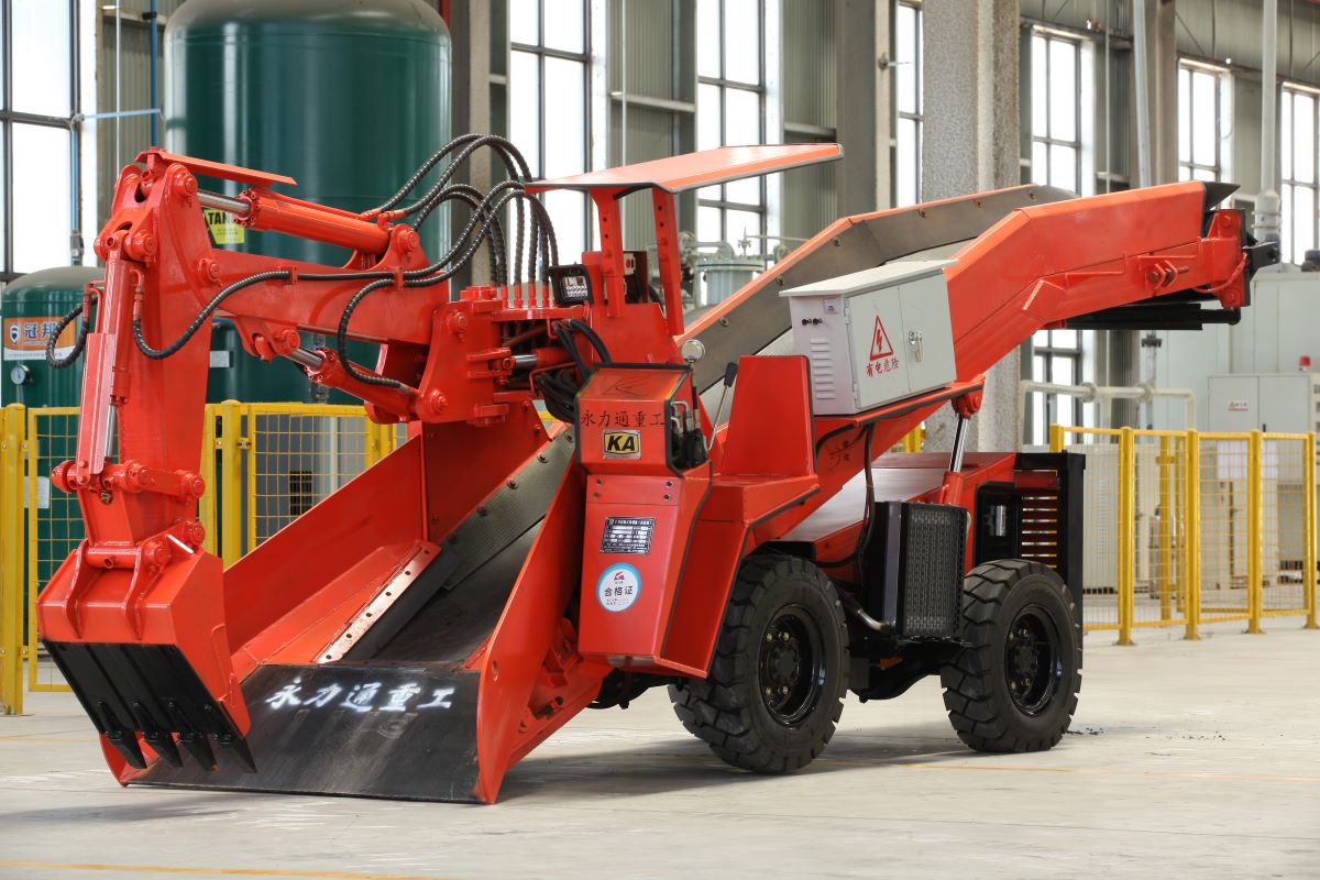 輪胎式扒渣機機動靈活，永力通這款轉場超快