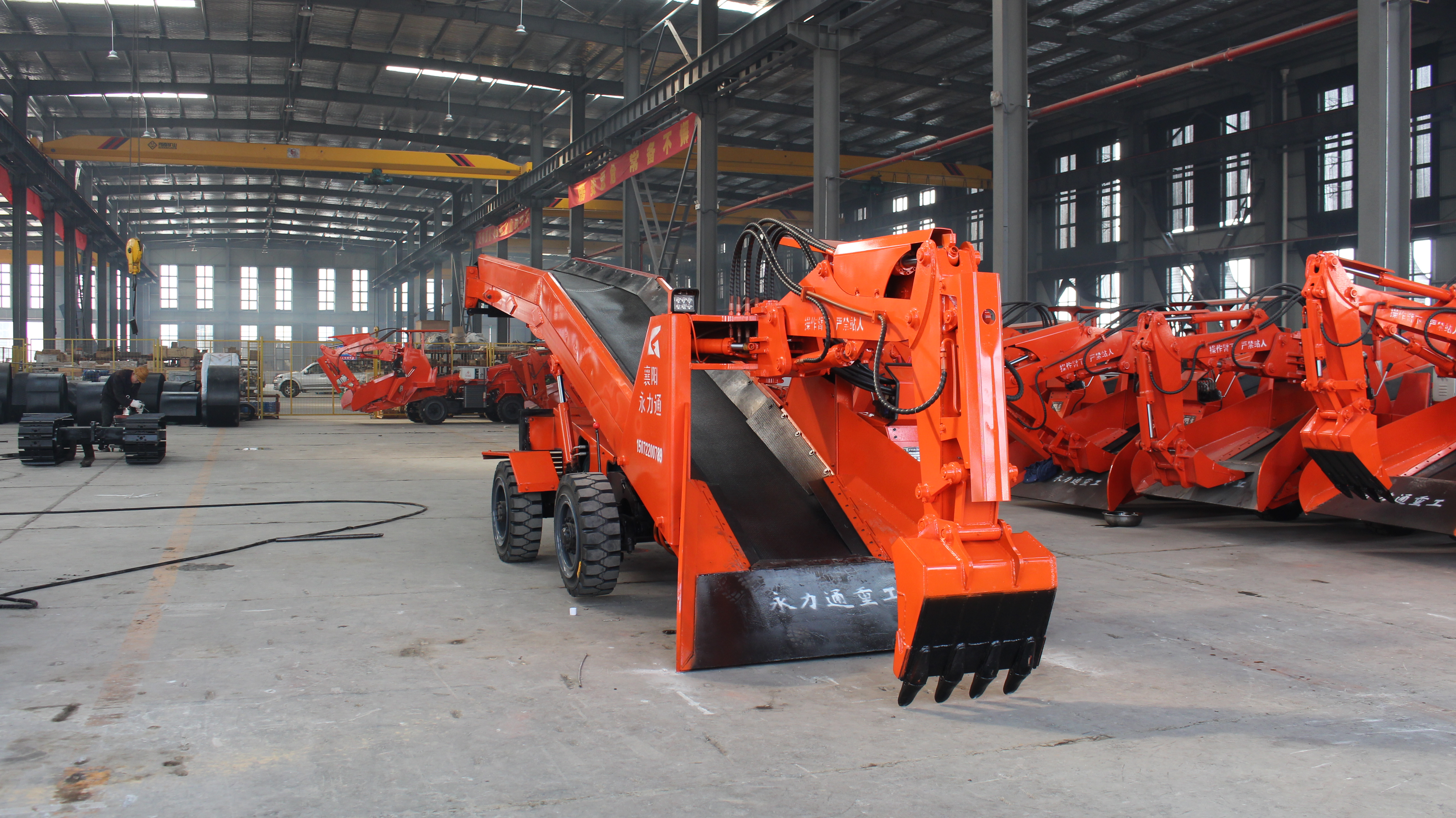 井下路面濕滑？永力通履帶扒渣機(jī)抓地力強(qiáng)