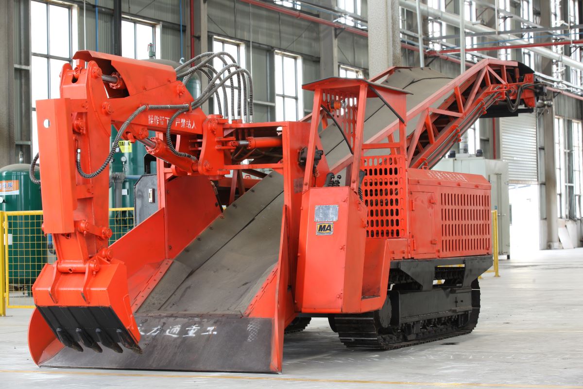 遙控履帶扒渣機，永力通讓你遠離危險工作面