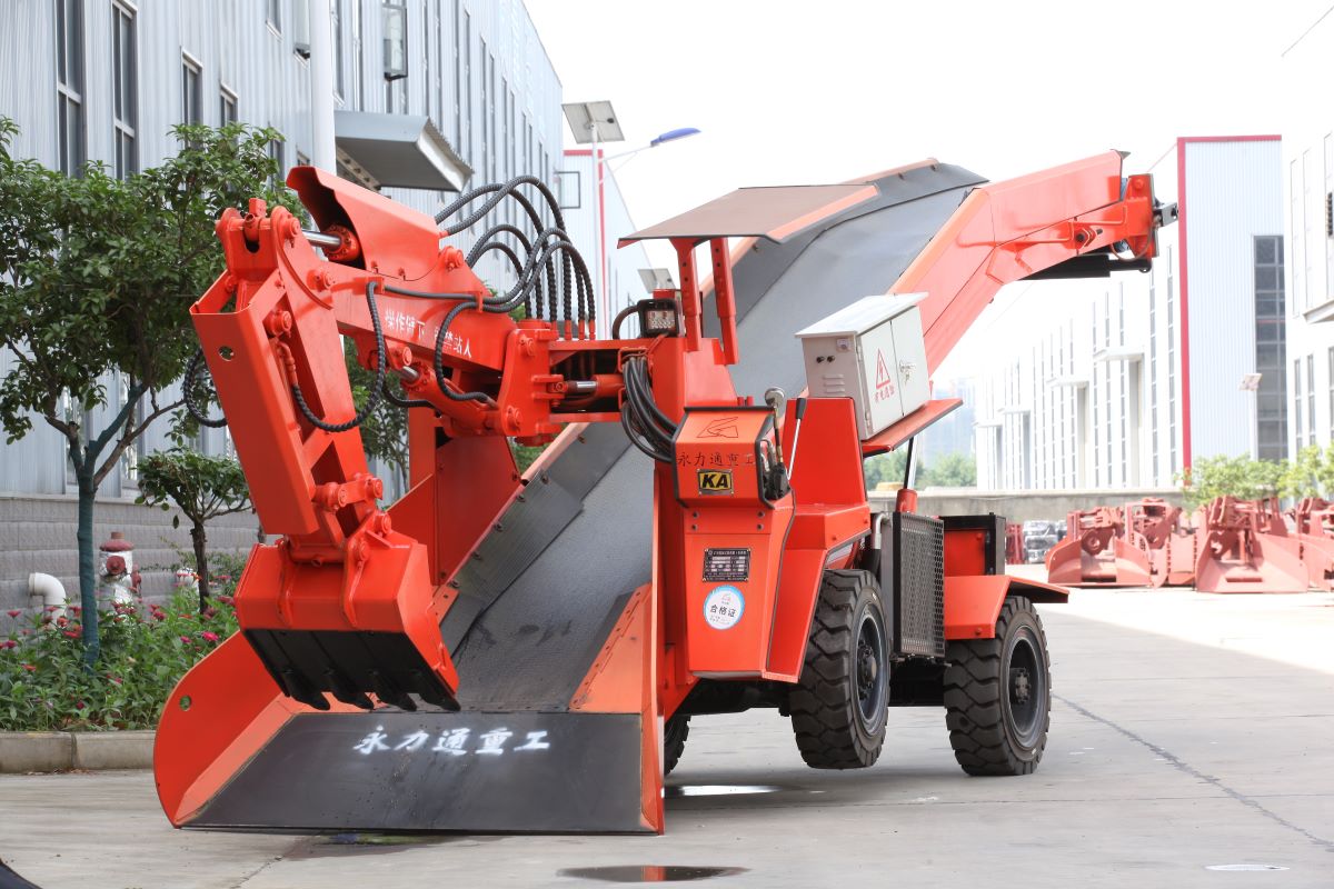 永力通遙控防爆扒渣機，坐在安全區(qū)就把活干了