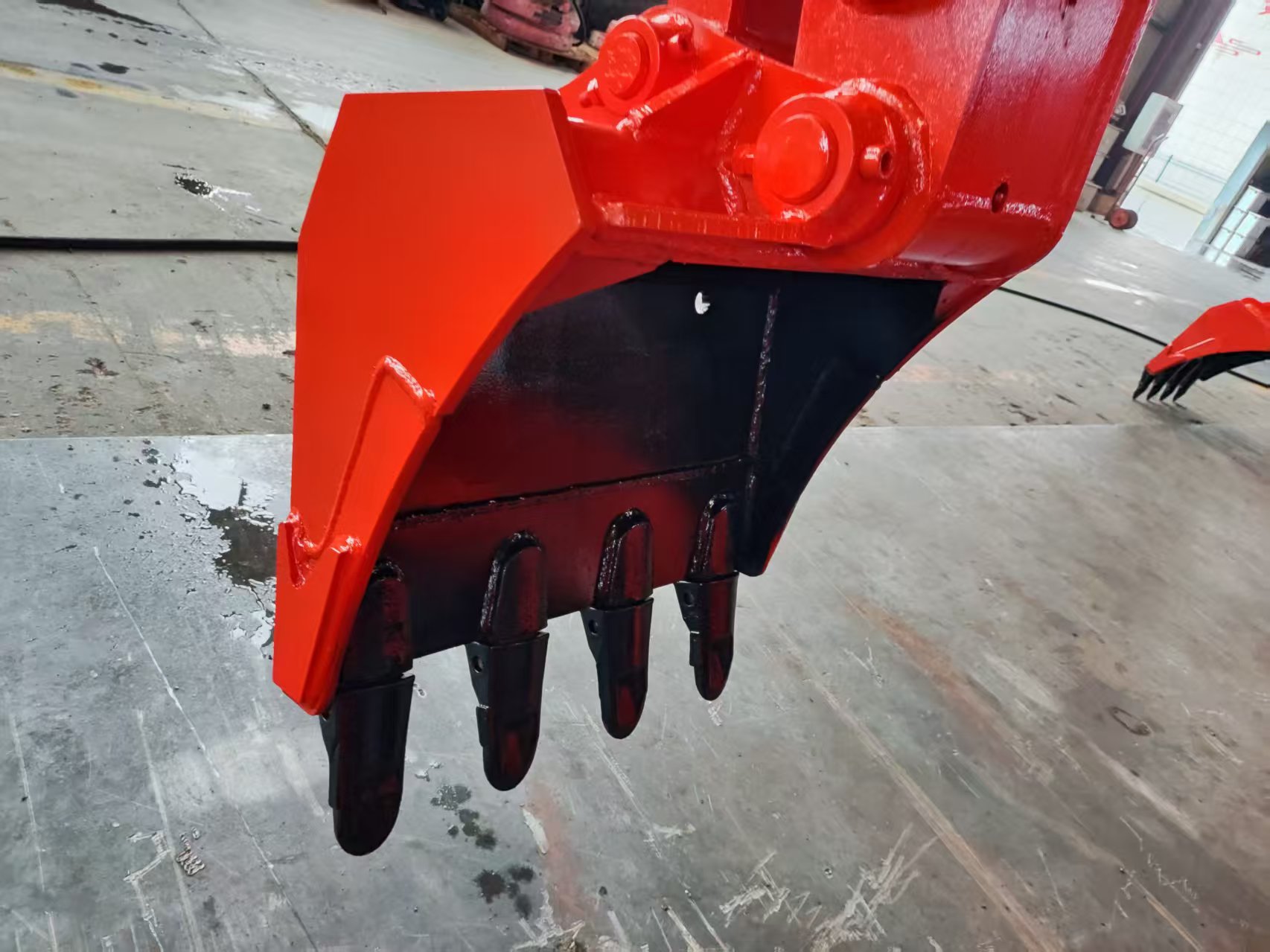 永力通履帶式扒渣機(jī)，爬坡過坎不費(fèi)力