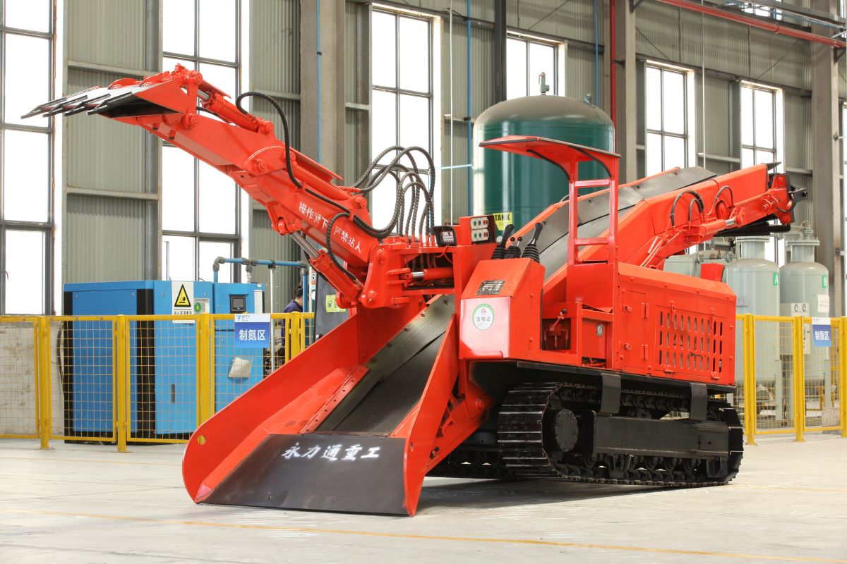 永力通履帶扒渣機，專治各種復雜路況